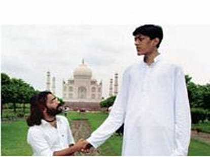 tallest man in india earns from freak show