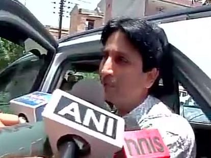 Kumar vishwas asks media do they have mother sisters at home