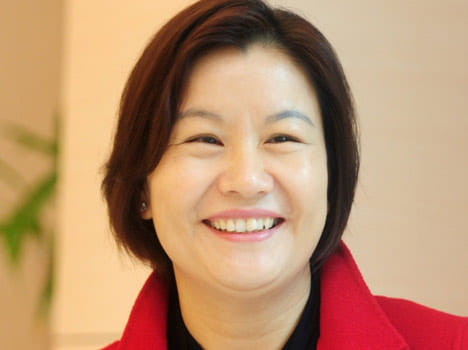 From a worker in glass company to becoming china's richest lady