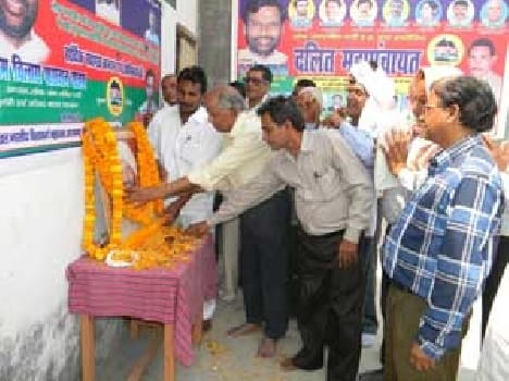 Remembered on Anniversary gels Singh