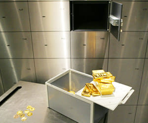 RBI hold 557 tone gold and 20 thousand tone with public