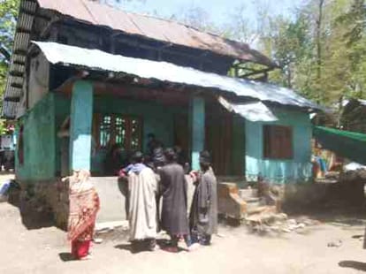 salman khan adopts a widow's family in pahalgam Kashmir