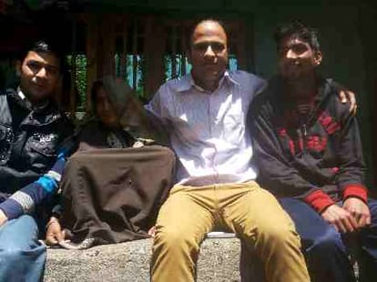 salman khan adopts a widow's family in pahalgam Kashmir