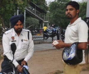 traffic police caught man in filmy style running to break red light