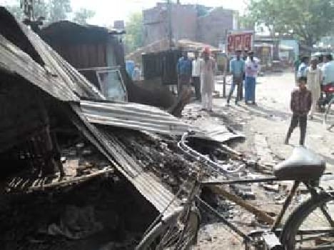 Short circuit fire in five shops