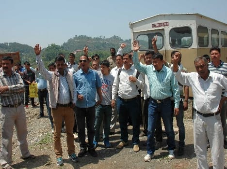Farmers affected by the performance of the runway