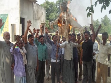 Farmers blew effigy of Dco