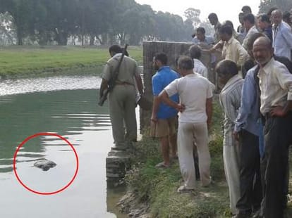 A dead body found in river in Sitapur.