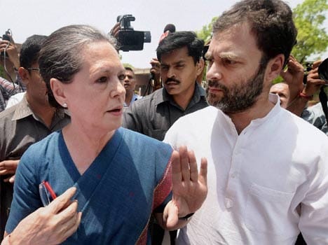 Rahul gandhi in dinner hosted by sonia gandhi 