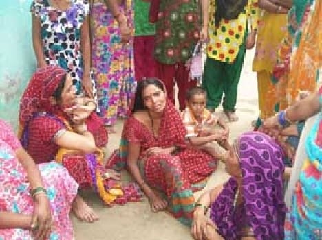 Kandharapur station Aankhapur village resident Kamlesh died in road accidents crying woman cry.