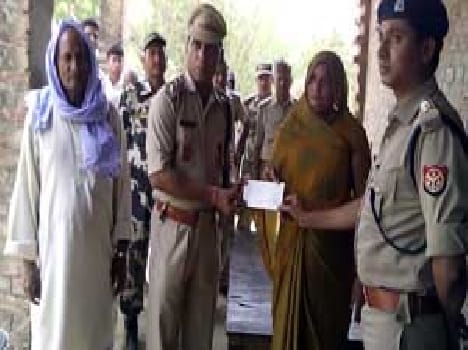 gave the cheque Martyr 's family 