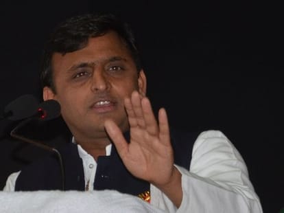 Akhilesh Yadav to distribute cheques to teachers.
