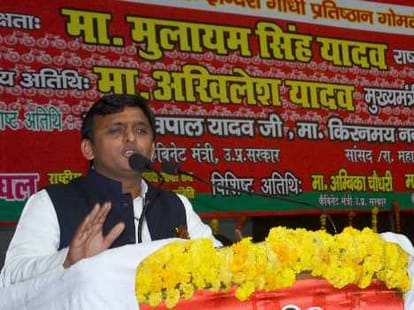 Akhilesh Yadav supports businessmen and promises for help.