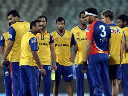 Disaster averted, narrow escape for Delhi Daredevils team
