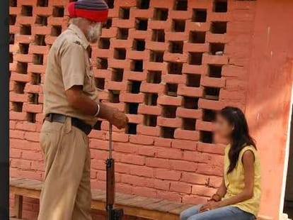girl friend angry boyfried and create high voltage drama