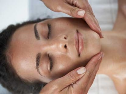 6 Best Ways To Treat Your Skin With Oil