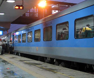 special train for gorakhpur anandvihar