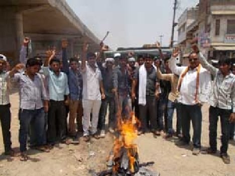 Youth Congress blew the electricity department effigy