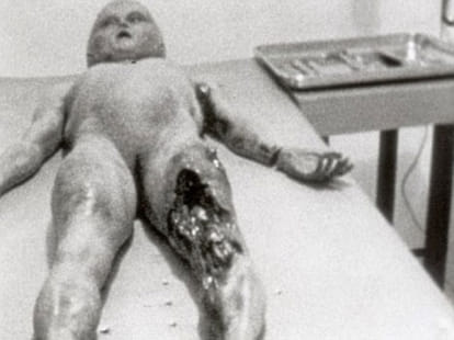 scientists gives a thumps up to alien life