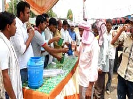 Son brainstorm workers drink water heat bother passers