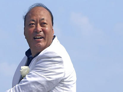  chinese billionaire takes 6400 employees on trip to france