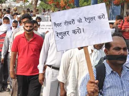 teachers fail in judge class, unable to told spellings