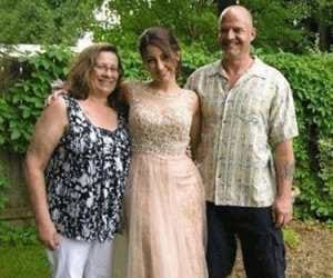 a father killed his daughter, wife and sister and explained on Facebook