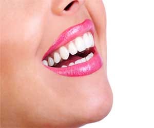 Natural Ways to Whiten Teeth at Home 