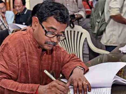 embareesment to congress becuase of abhijeet
