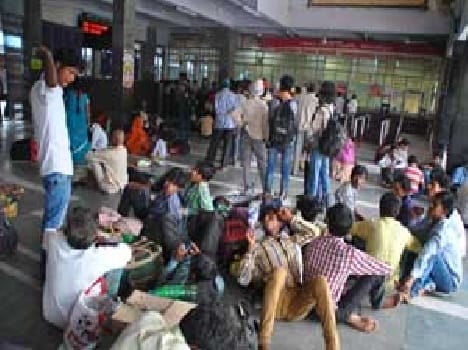 The drama of passengers on trains delay