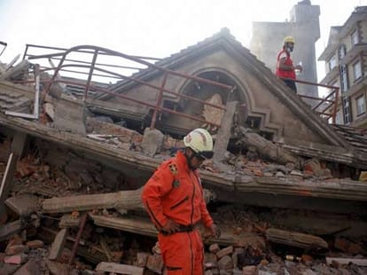 LIVE: Earthquake in Nepal and Afganistan; Tremors in North India
