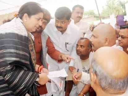 smriti irani aggressive on rahul gandhi in amethi