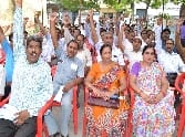 Against Government The protesting teachers