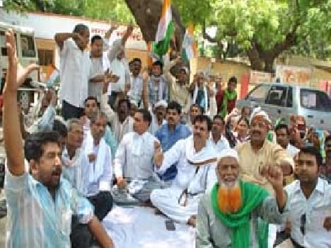Land bill protest movement from place to place
