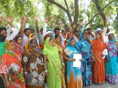 the sweepers protest against Sabhasad