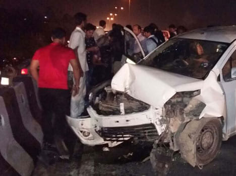 Coming from Delhi cabs express way Incident, 6 injured