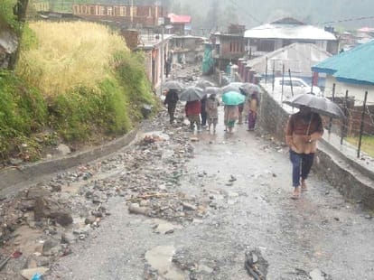 heavy rain flush mansarovar yatra route.