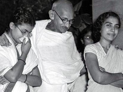 Do Gandhi believe in Apartheid?
