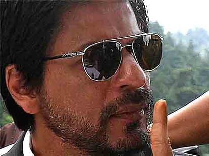 ED officers Enquiries to Shah Rukh Khan in fema act