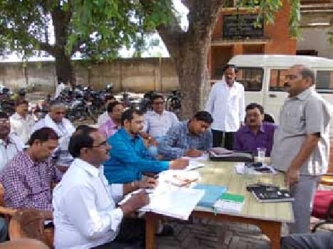 Shake on the vaccination campaign