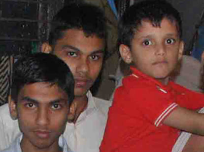 Monkeys attacks boy in ghaziabad sihani