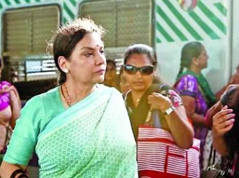 Shabana walks out of awards ceremony