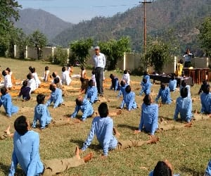 How a fat teacher will give yoga classes