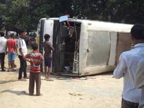 Private bus filled with passengers fired , 20 injured