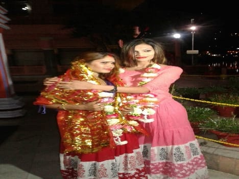 Gay women married in the temple of Naina