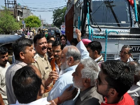 hindu organisations has opposed the sell of meat in mathura