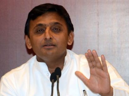 akhilesh speaks in check distribution program 