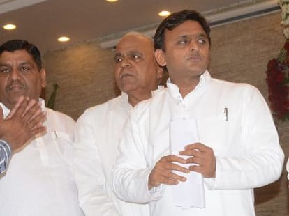 Akhilesh Yadav alleged Central govt for not helping farmers.