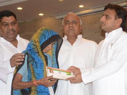 Akhilesh Yadav alleged Central govt for not helping farmers.