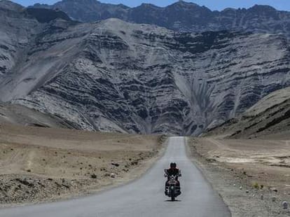 anurag and santosh will raid the leh mountains.